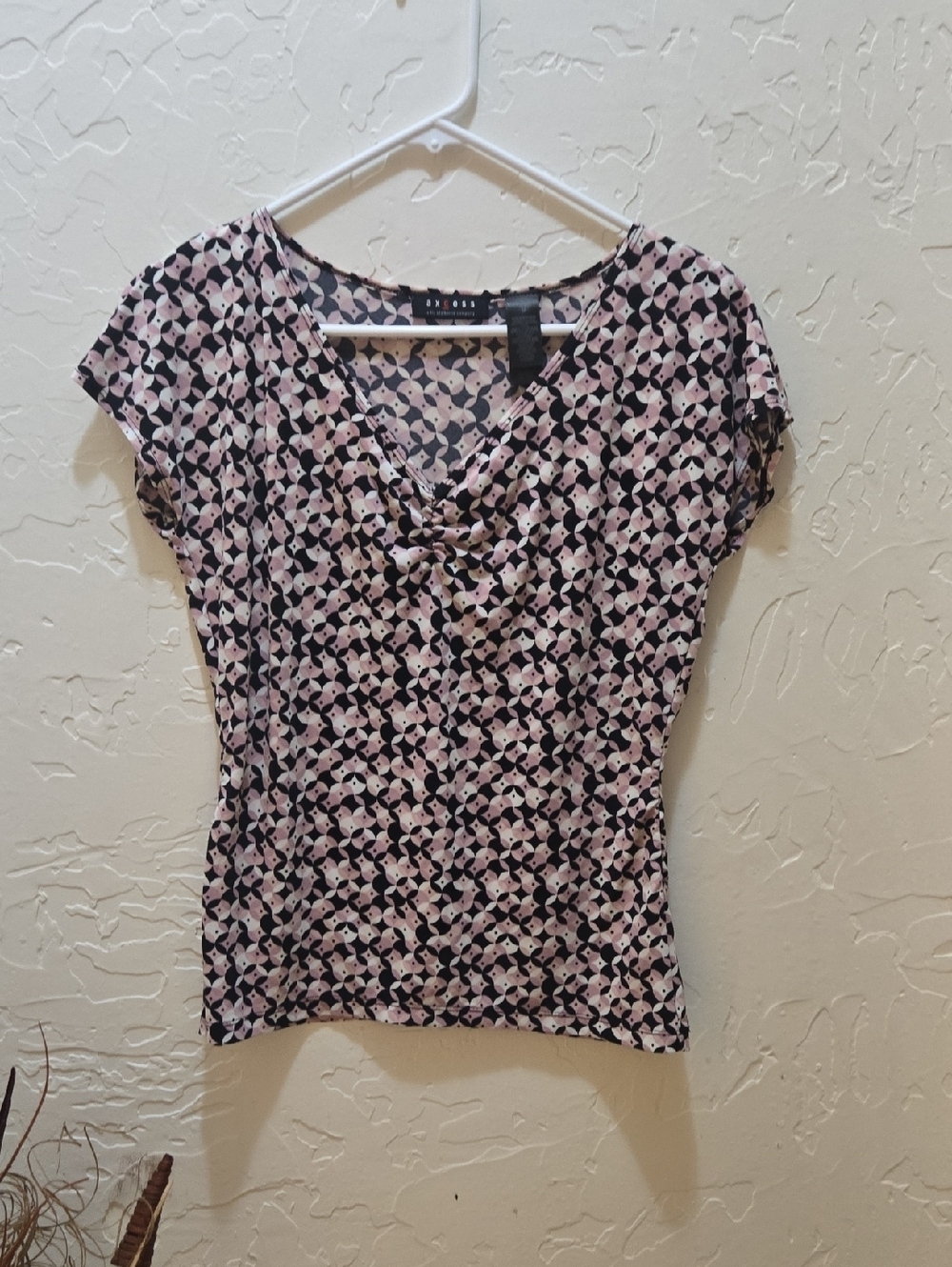Axcess Black and Pink Geometric Short-Sleeve V-Neck Top